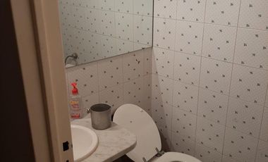 Piso al frente muy buena luz.