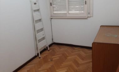 Piso al frente muy buena luz.