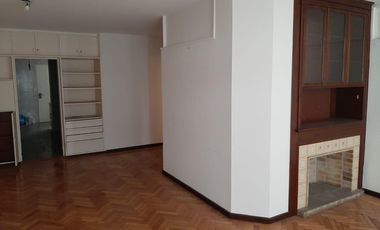 Piso al frente muy buena luz.