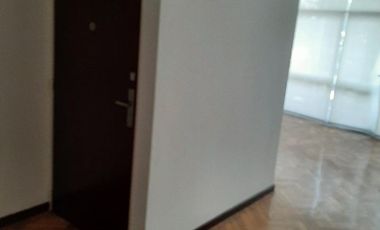 Piso al frente muy buena luz.