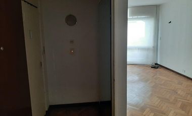 Piso al frente muy buena luz.