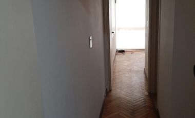 Piso al frente muy buena luz.