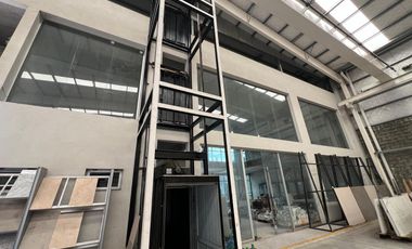 Depósito con showroom sobre Panamericana