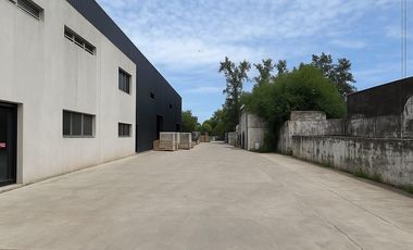 Depósito con showroom sobre Panamericana