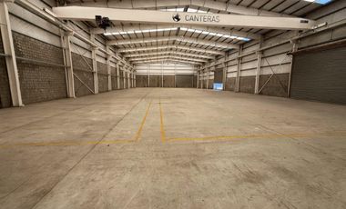 Depósito con showroom sobre Panamericana