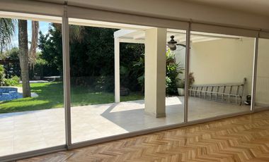 Acassuso Libertador al río. Líndisima casa en venta, 3 dormitorios, dependencia, garage, jardin