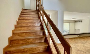 Acassuso Libertador al río. Líndisima casa en venta, 3 dormitorios, dependencia, garage, jardin