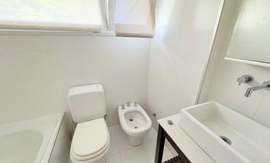 Acassuso Libertador al río. Líndisima casa en venta, 3 dormitorios, dependencia, garage, jardin