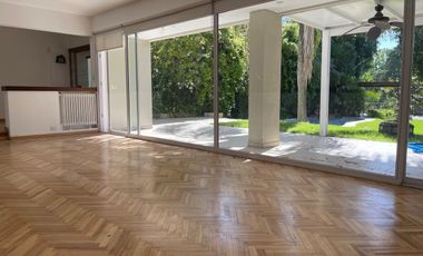 Acassuso Libertador al río. Líndisima casa en venta, 3 dormitorios, dependencia, garage, jardin