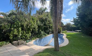 Acassuso Libertador al río. Líndisima casa en venta, 3 dormitorios, dependencia, garage, jardin