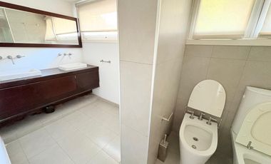 Acassuso Libertador al río. Líndisima casa en venta, 3 dormitorios, dependencia, garage, jardin