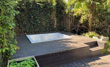 Acassuso Libertador al río. Líndisima casa en venta, 3 dormitorios, dependencia, garage, jardin