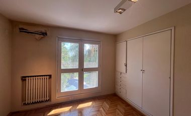 Acassuso Libertador al río. Líndisima casa en venta, 3 dormitorios, dependencia, garage, jardin