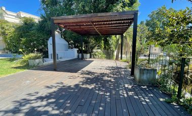 Acassuso Libertador al río. Líndisima casa en venta, 3 dormitorios, dependencia, garage, jardin