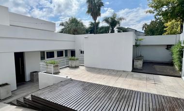 Acassuso Libertador al río. Líndisima casa en venta, 3 dormitorios, dependencia, garage, jardin