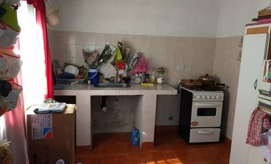 Vivienda multifamiliar con un casa y dos departamentos  en venta en Castillo