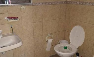 Vivienda multifamiliar con un casa y dos departamentos  en venta en Castillo