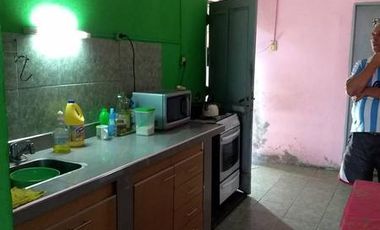 Vivienda multifamiliar con un casa y dos departamentos  en venta en Castillo