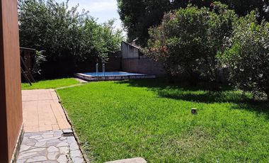 Casa quinta en Tortuguitas centro|600mts lote pileta, ideal vivienda o inversión.Todos los servicios
