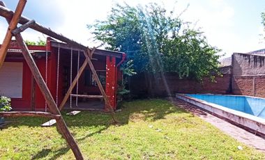 Casa quinta en Tortuguitas centro|600mts lote pileta, ideal vivienda o inversión.Todos los servicios