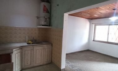 Casa quinta en Tortuguitas centro|600mts lote pileta, ideal vivienda o inversión.Todos los servicios