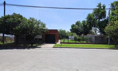 Casa quinta en Tortuguitas centro|600mts lote pileta, ideal vivienda o inversión.Todos los servicios