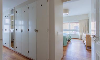 Departamento de 3 dormitorios en venta en San Isidro, con seguridad