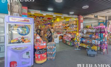 Excelente local en la calle mas comercial de Lomas de Zamora