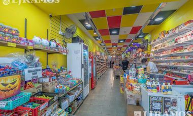 Excelente local en la calle mas comercial de Lomas de Zamora