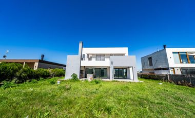 EN VENTA CASA 5 AMB A ESTRENAR EN VILLALOBOS