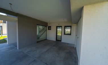 EN VENTA CASA 5 AMB A ESTRENAR EN VILLALOBOS