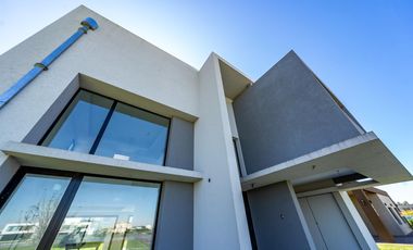 EN VENTA CASA 5 AMB A ESTRENAR EN VILLALOBOS