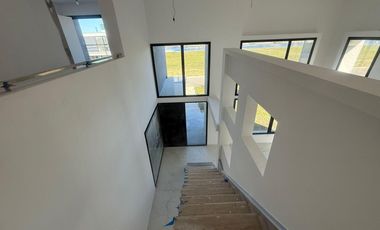 EN VENTA CASA 5 AMB A ESTRENAR EN VILLALOBOS
