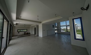 EN VENTA CASA 5 AMB A ESTRENAR EN VILLALOBOS