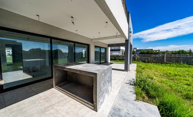 EN VENTA CASA 5 AMB A ESTRENAR EN VILLALOBOS