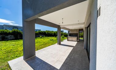 EN VENTA CASA 5 AMB A ESTRENAR EN VILLALOBOS