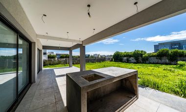 EN VENTA CASA 5 AMB A ESTRENAR EN VILLALOBOS