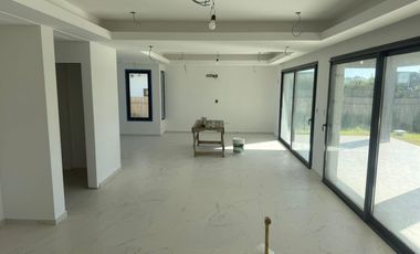 EN VENTA CASA 5 AMB A ESTRENAR EN VILLALOBOS