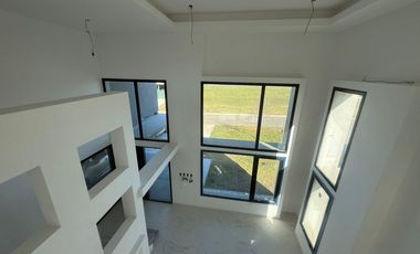 EN VENTA CASA 5 AMB A ESTRENAR EN VILLALOBOS