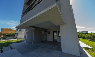 EN VENTA CASA 5 AMB A ESTRENAR EN VILLALOBOS