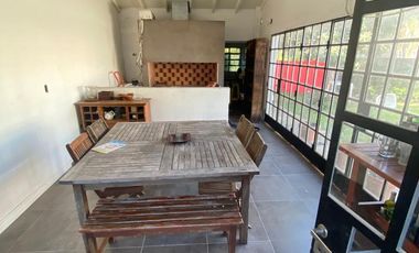 Casa en  barrio residencial de Temperley Este
