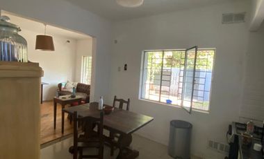Casa en  barrio residencial de Temperley Este