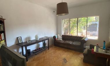 Casa en  barrio residencial de Temperley Este