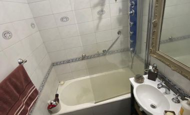 Casa en  barrio residencial de Temperley Este