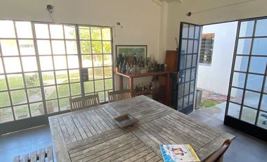 Casa en  barrio residencial de Temperley Este