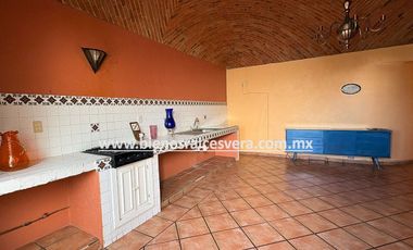 DEPARTAMENTO EN RENTA EN EL CENTRO DE TEQUISQUIAPAN. Mara