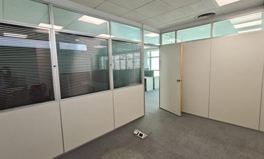 Oficinas en alquiler, planta libre con divisiones, próximas a Av 9 de Julio