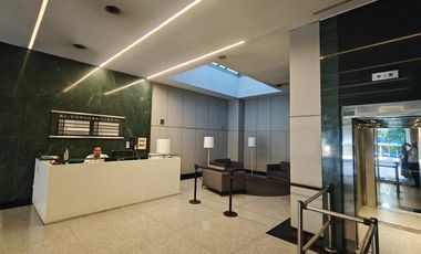 Oficinas en alquiler, planta libre con divisiones, próximas a Av 9 de Julio