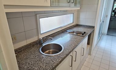 Oficinas en alquiler, planta libre con divisiones, próximas a Av 9 de Julio