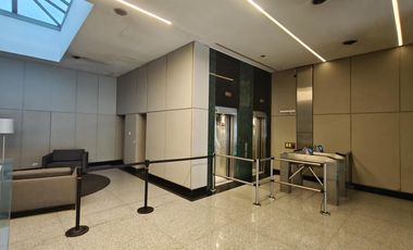 Oficinas en alquiler, planta libre con divisiones, próximas a Av 9 de Julio